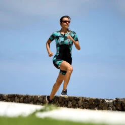 Activate+ Short Sleeve Trisuit -Zone3 Shop Women s Momentum Activate II Lifestyle